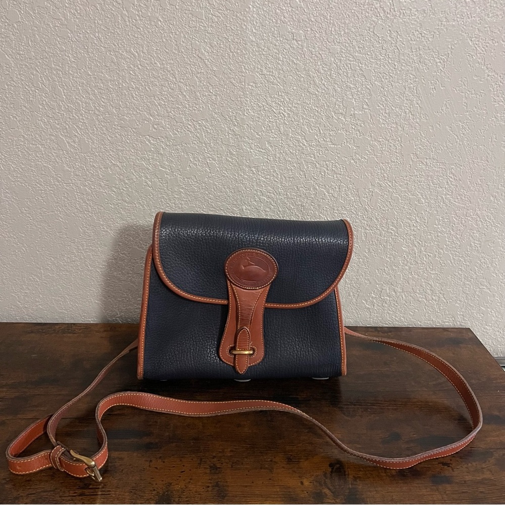DOONEY & BOURKE Vtg Medium Essex Crossbody Bag in Navy Blue All-Weather Leather